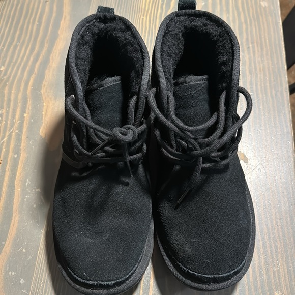 Uggs - Picture 2 of 6